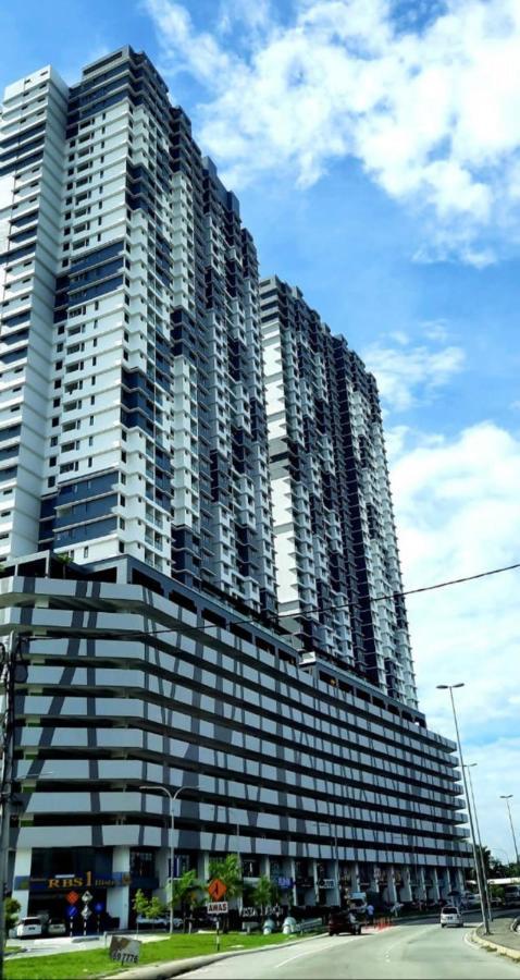 Attractive 3 Bedroom Condo With Pool-D Raudhah Homestay Kajang Buitenkant foto