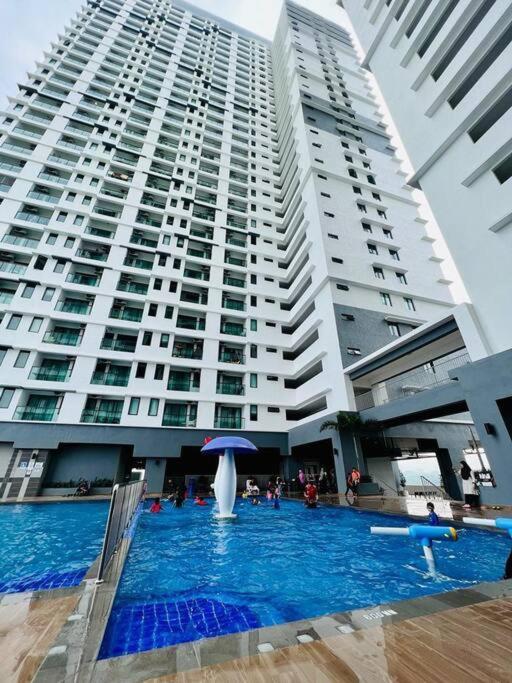 Attractive 3 Bedroom Condo With Pool-D Raudhah Homestay Kajang Buitenkant foto