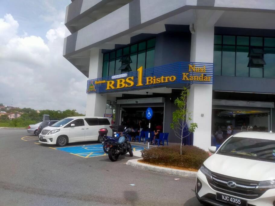 Attractive 3 Bedroom Condo With Pool-D Raudhah Homestay Kajang Buitenkant foto